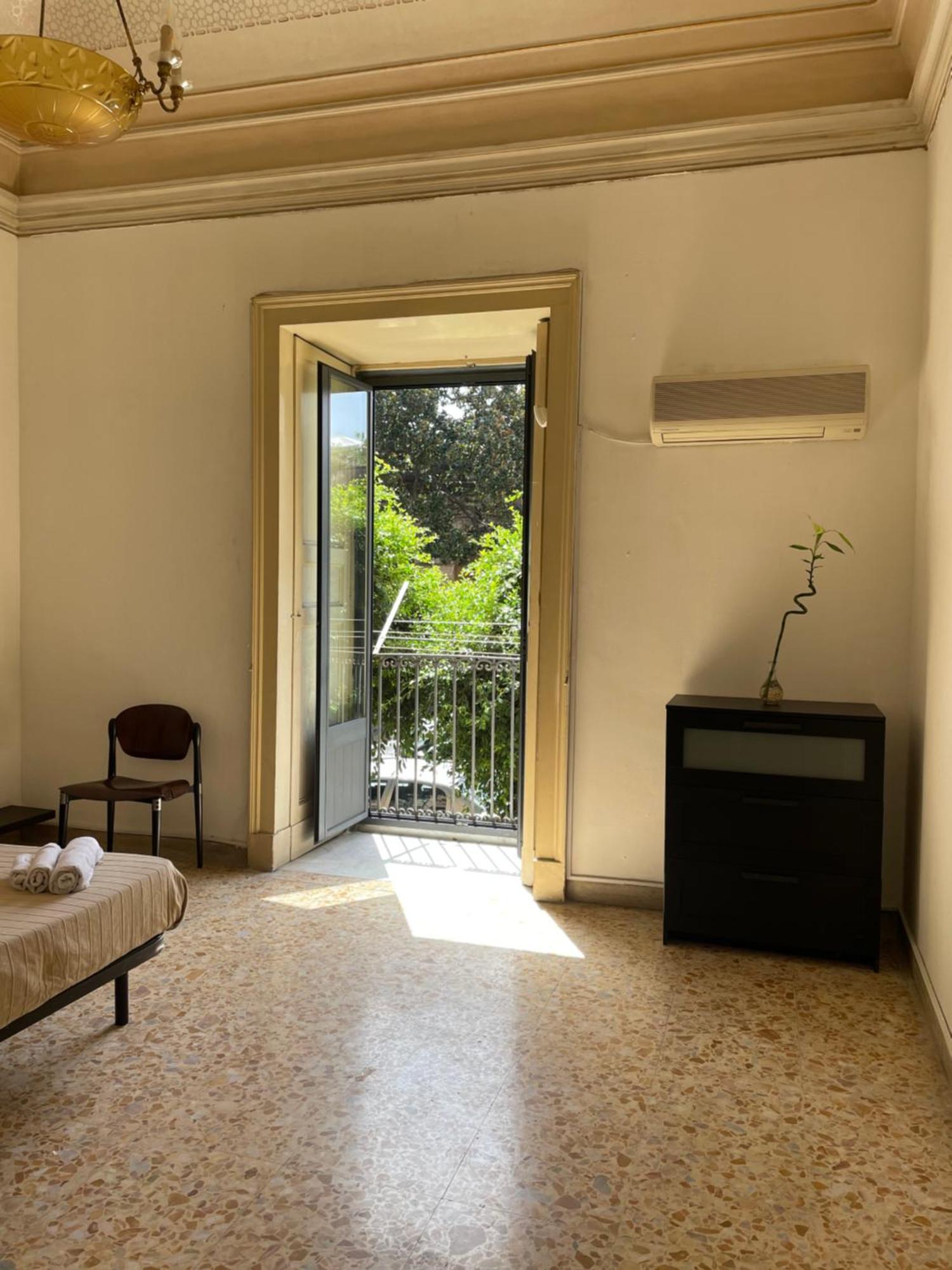 Bed And Books Bed & Breakfast Catania Bagian luar foto
