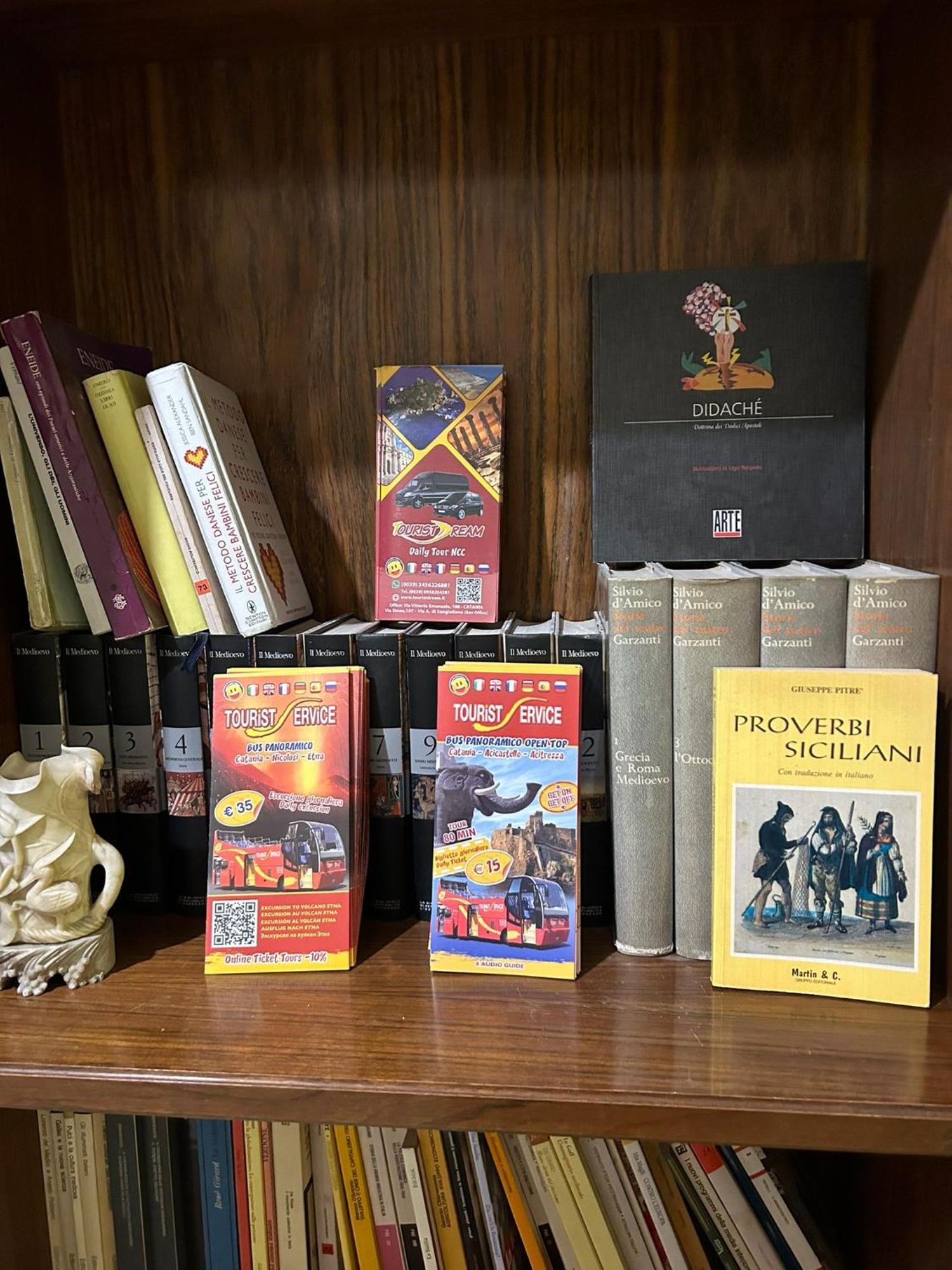 Bed And Books Bed & Breakfast Catania Bagian luar foto
