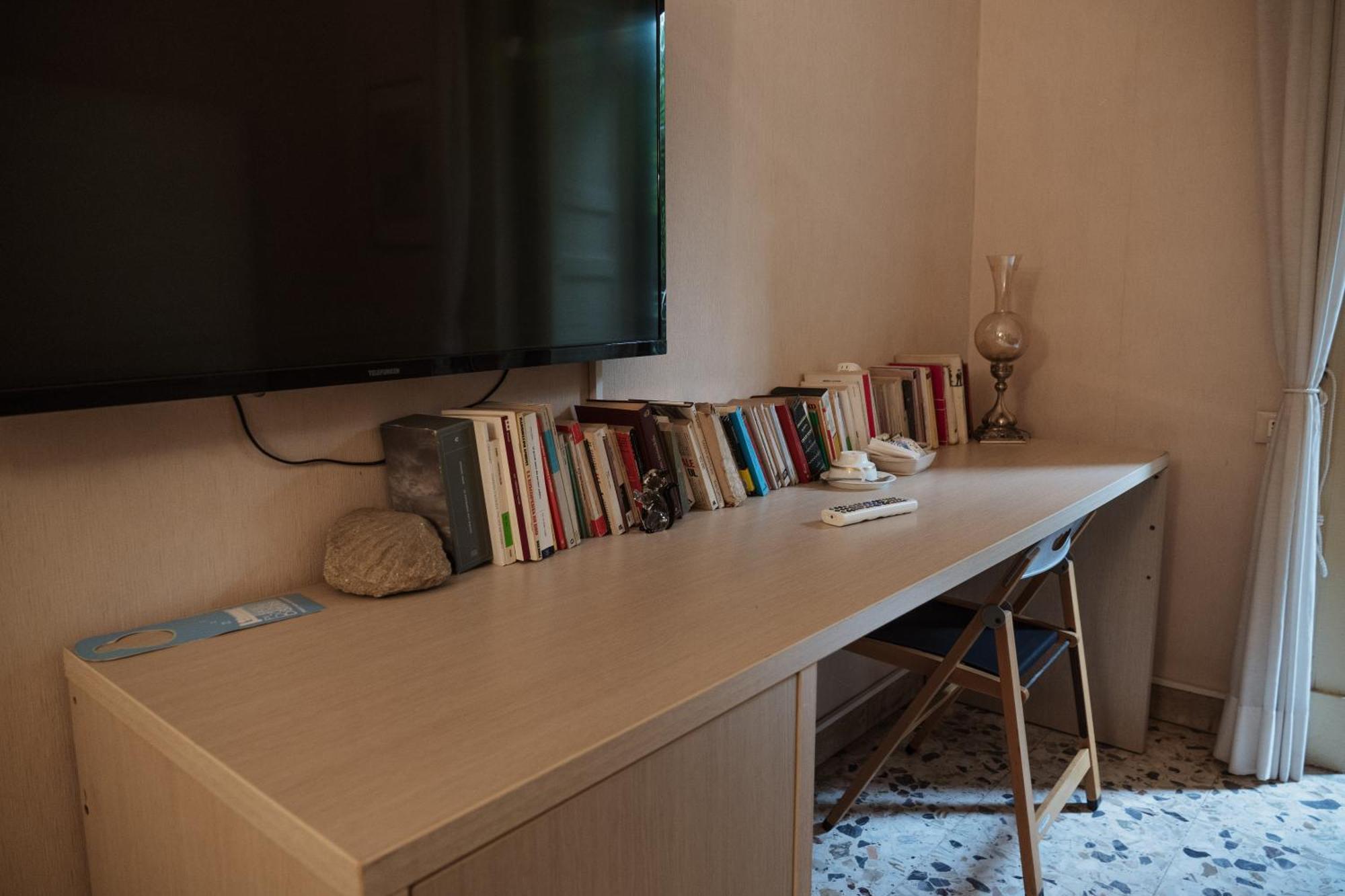 Bed And Books Bed & Breakfast Catania Bagian luar foto
