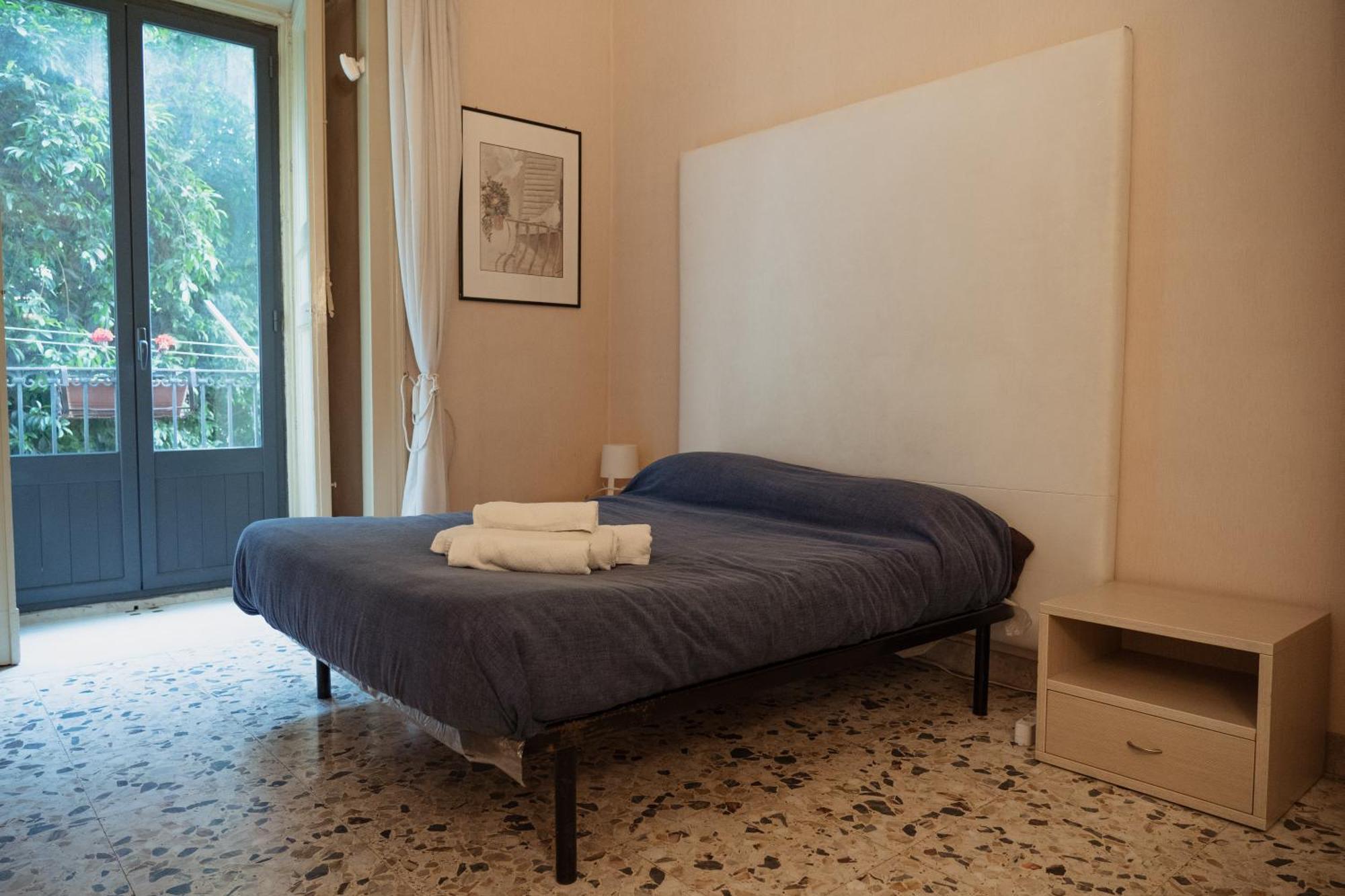 Bed And Books Bed & Breakfast Catania Bagian luar foto