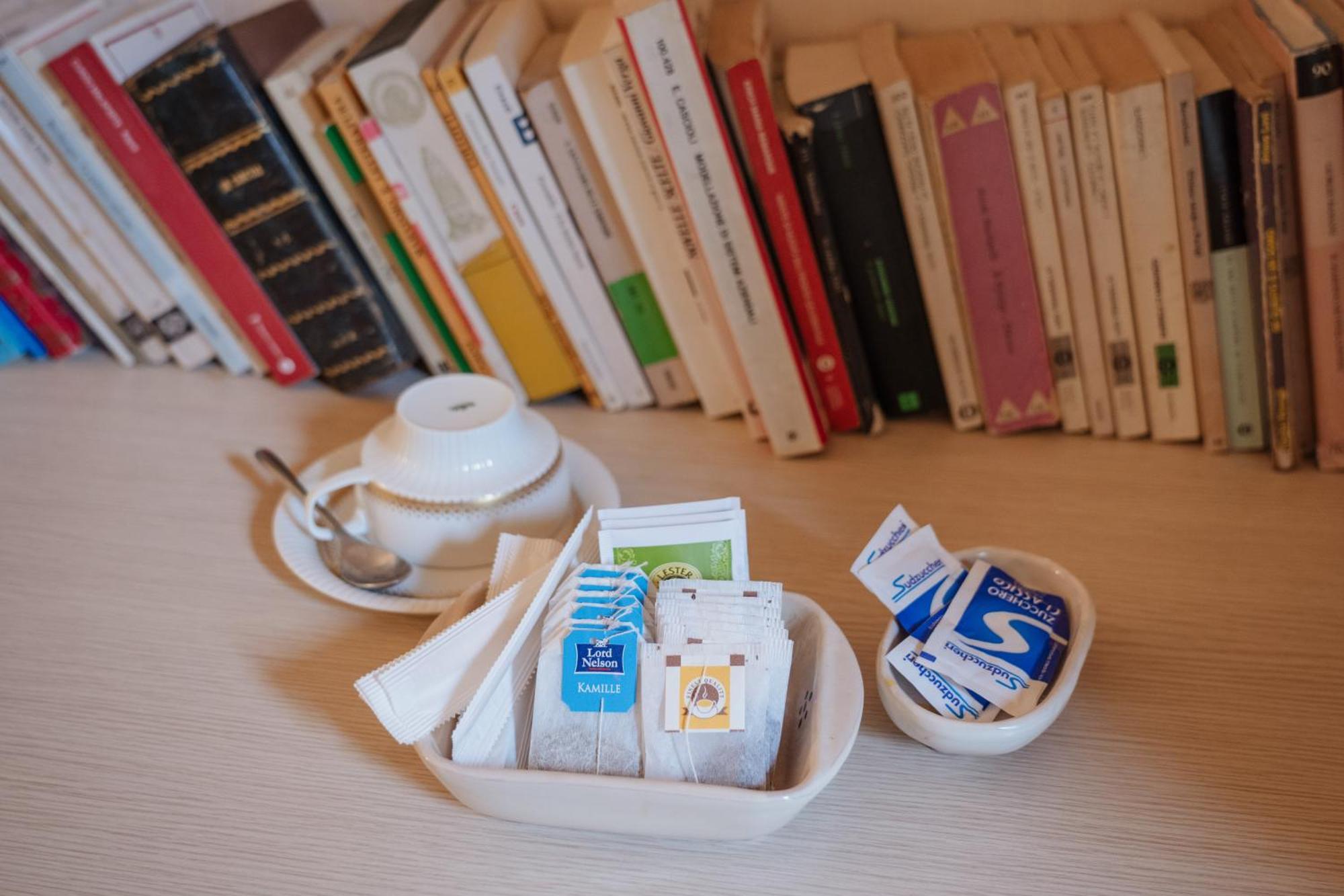 Bed And Books Bed & Breakfast Catania Bagian luar foto