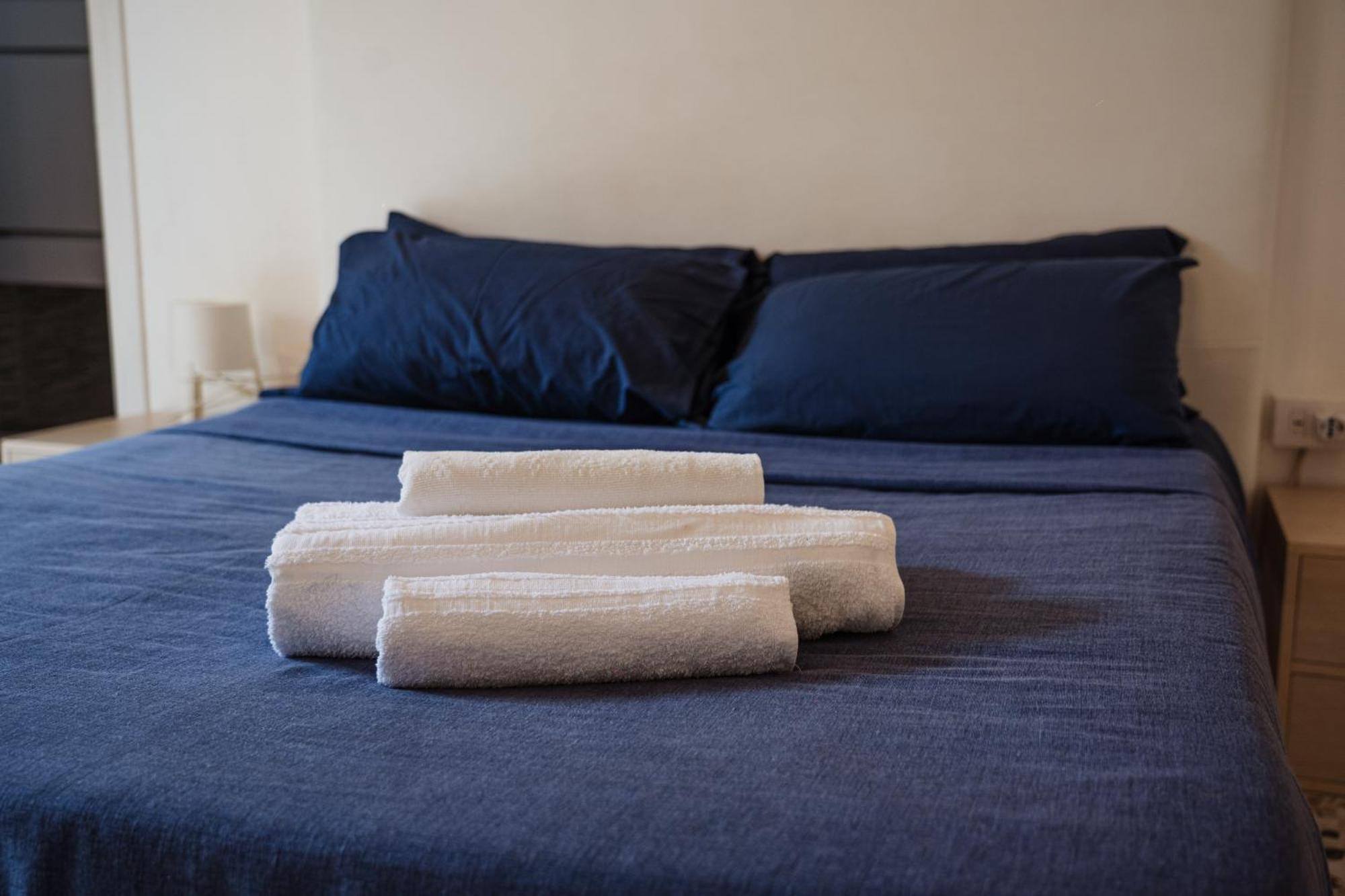Bed And Books Bed & Breakfast Catania Bagian luar foto
