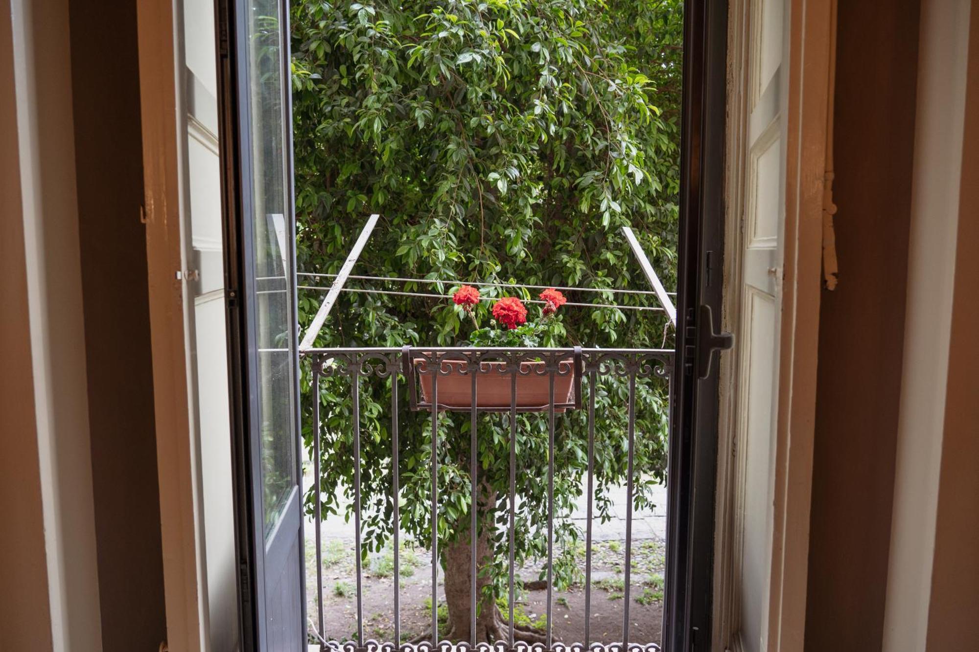 Bed And Books Bed & Breakfast Catania Bagian luar foto