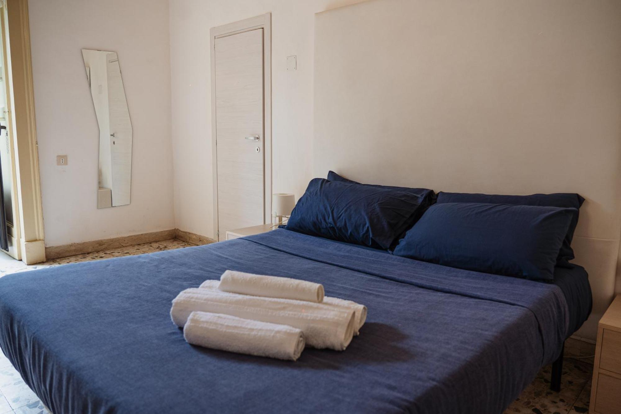 Bed And Books Bed & Breakfast Catania Bagian luar foto