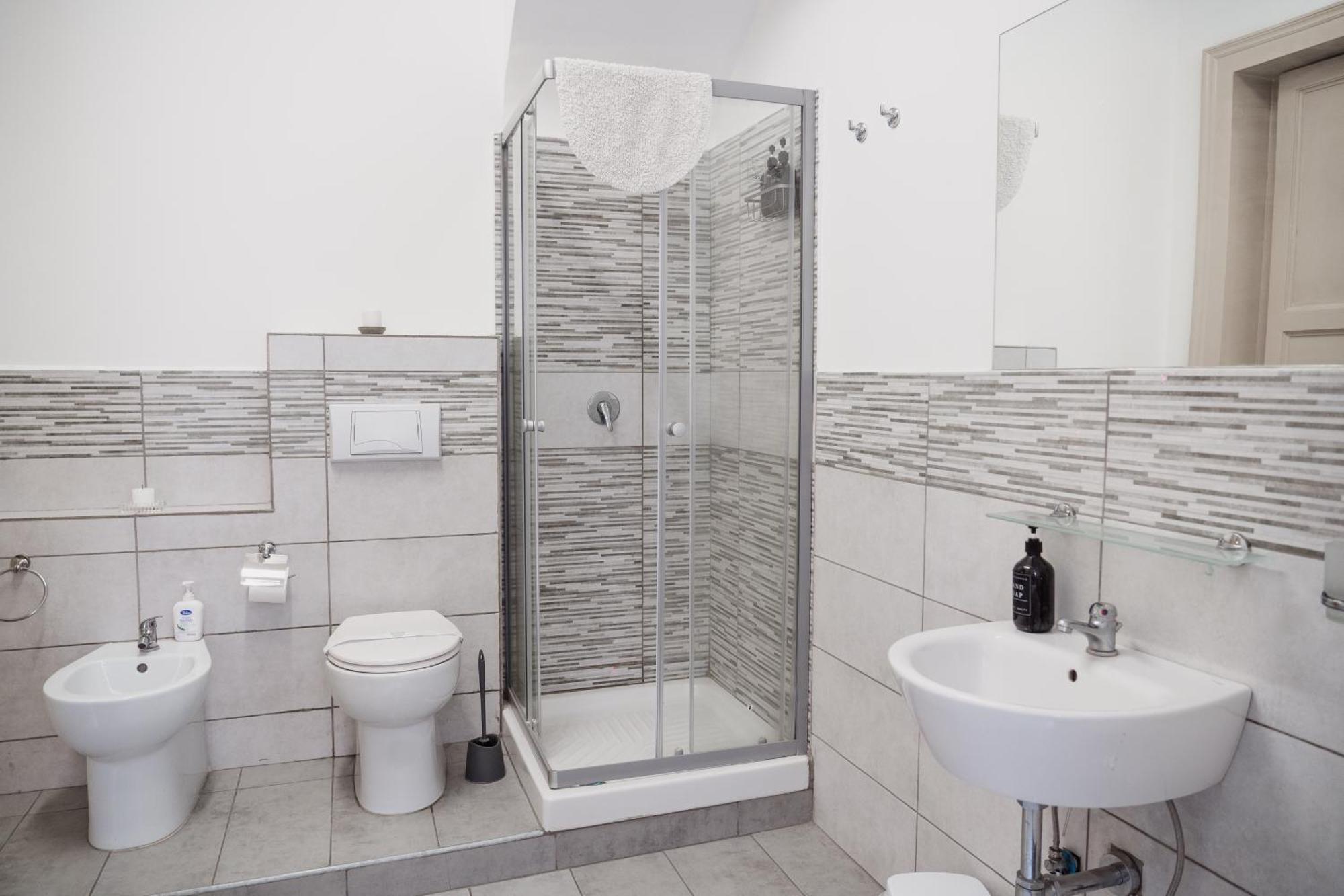 Bed And Books Bed & Breakfast Catania Bagian luar foto