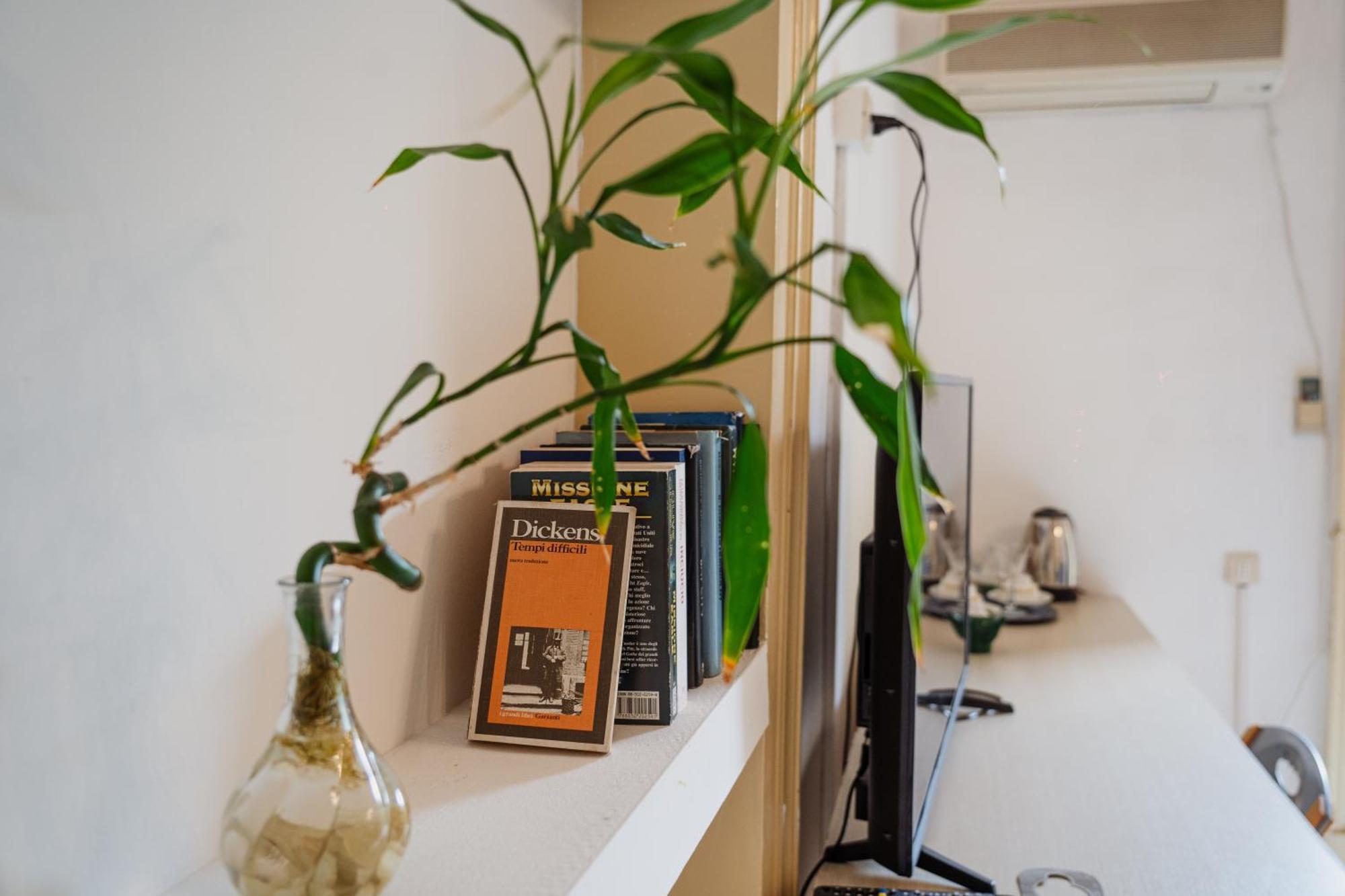 Bed And Books Bed & Breakfast Catania Bagian luar foto
